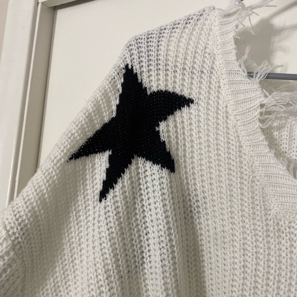 Rue+ 2X Black and White Star Fringe Sweater - Picture 3 of 6